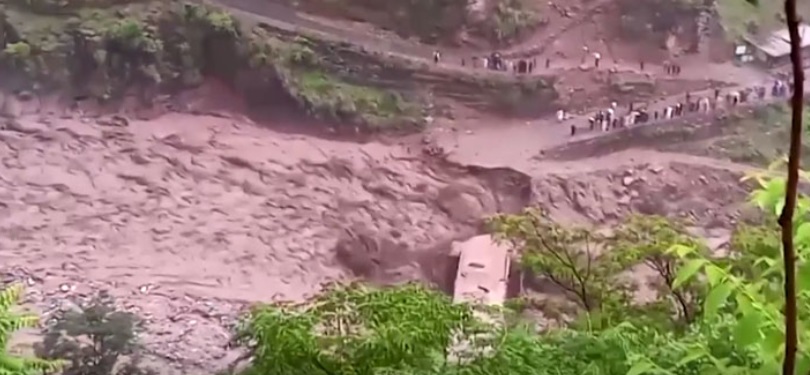 پاکستان کے خیبرپختونخواہ میں سیلاب سے ایک ہزار سے زائد افراد کی ہلاکت کا خدشہ۔