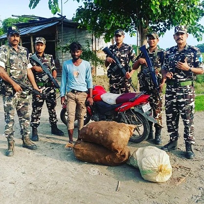 116 لیٹر نیپالی شراب کے ساتھ ایس ایس بی نے ایک سمگلر کوکیا گرفتار