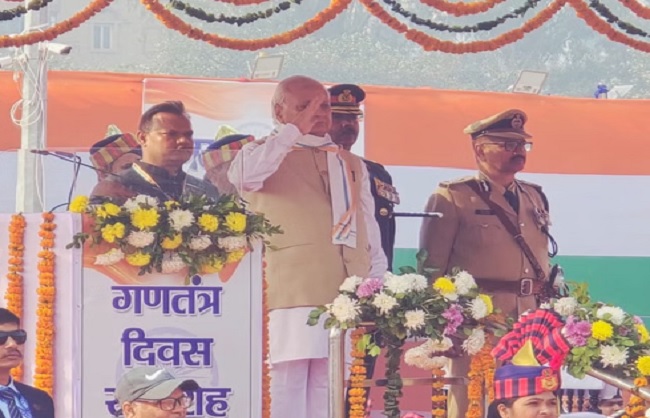 بہار کے گورنر عارف محمد خان نے 77ویں یوم جمہوریہ کے موقع پر پرچم لہرایا