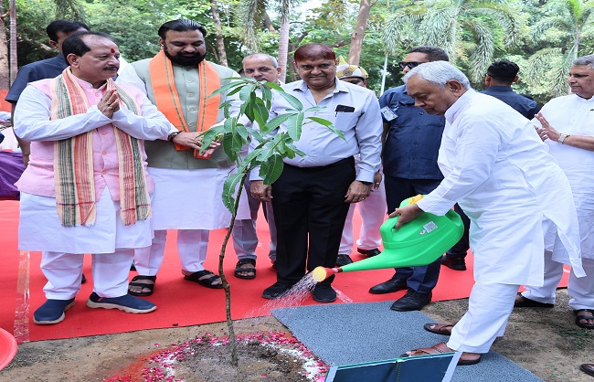 وزیر اعلیٰ نےشجر کاری کرکے ریاستی سطح کے’’ 'ون مہوتسو 2025'‘‘ کا افتتاح کیا