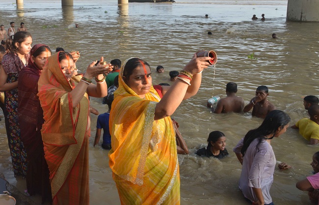 ساون کے پہلے سموار کو بہار کے شیو مندروں میں عقیدت مندوں کا ہجوم