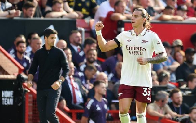 پریمیئر لیگ: آرسنل نے مانچسٹر یونائیٹڈ کو شکست دے کر جیت سے آغاز کیا، کیلافیوری ہیرو بن گئے