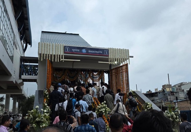 بہار کی راجدھانی پٹنہ میں بھی دوڑی میٹرو ٹرین ،وزیر اعلیٰ نتیش کمار نے دکھائی ہری جھنڈی