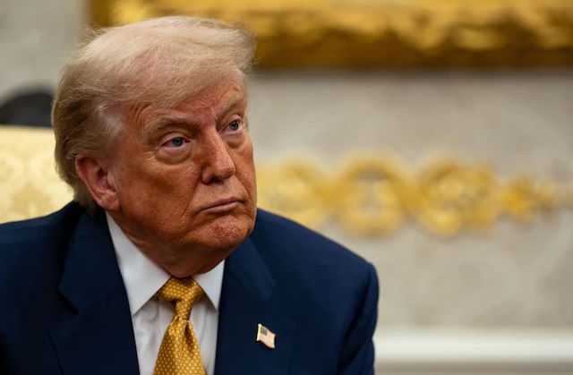 امریکی صدر ڈونلڈ ٹرمپ کے پیروں میں رگوں کی بیماری کے سبب سوجن