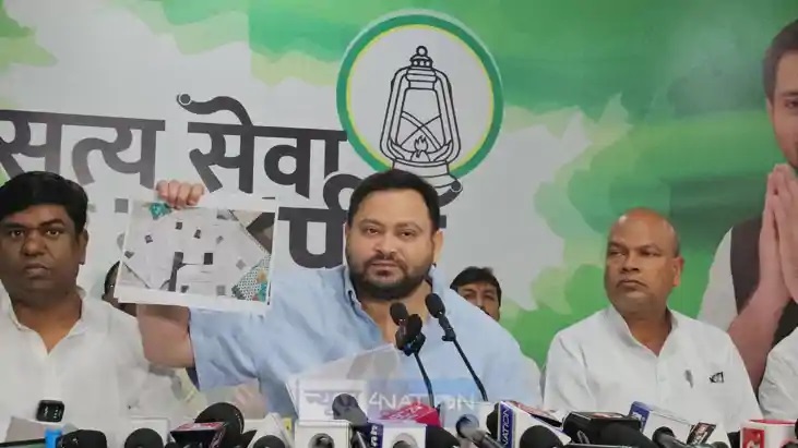 الیکشن کمیشن اشارے پر کام کر رہی ہے، ہمارے مطالبات کو نظر انداز کیا جا رہا ہے: تیجسوی یادو